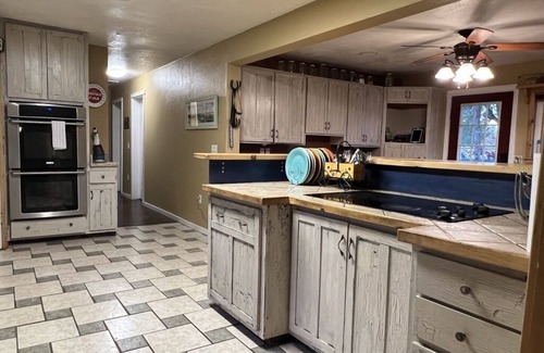 Redmond Other | Eclectic Farm Stay near Redmond and Eagle Crest