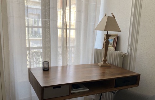 Centre Condo | Eclectic Haussmanian apartment lots of charm very central