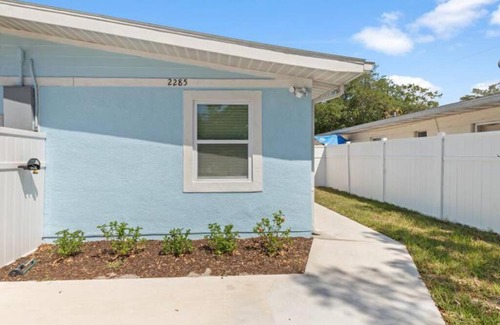Alta Vista House | Eclectic Sea Turtle Sarasota near Pinecraft, Beach