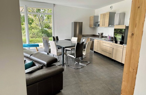 Lusigny-sur-Barse House | Eco 4-BR farmhouse near Lac d’Orient & Troyes – sleeps 10, garden, Wi-Fi