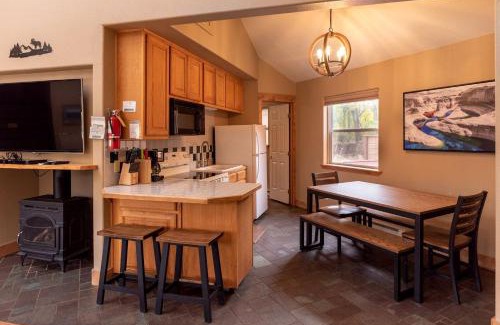 Salida House | Eco-Friendly Cabin with Views of the Rocky Mountains in Colorado