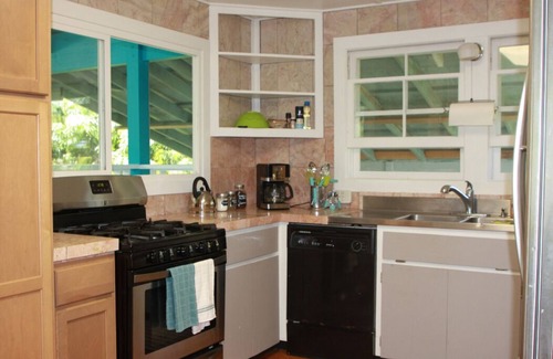 Hilo House | Eco friendly, Tropical paradise,spacious farm stay, conveniently located in Hilo