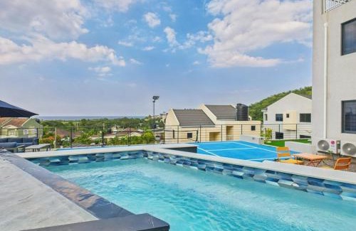 Runaway Bay Villa | Eco-Luxe Ocean View Villa, Gated with Pickleball & Pool for 10