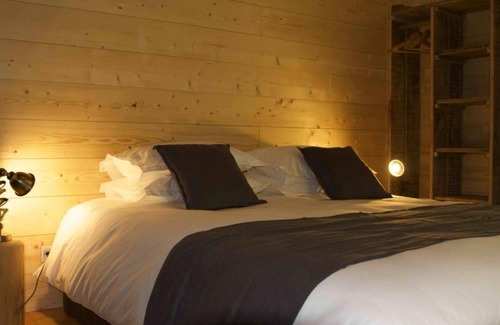 Saint-Georges-des-Sept-Voies Cabin | Ecolodges de Loire & Spa