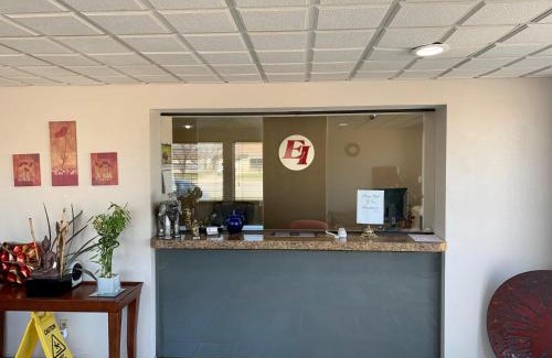 Columbus Hotel | Econo Inn