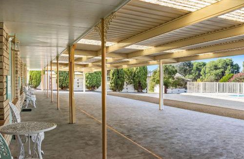 Cowra Cabin | Econo Lodge Alabaster