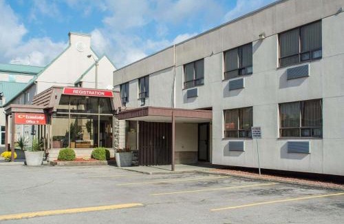 Niagara Falls Cabin | Econo Lodge By the Falls