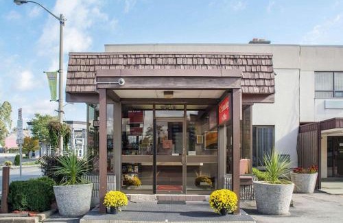 Niagara Falls Cabin | Econo Lodge By the Falls