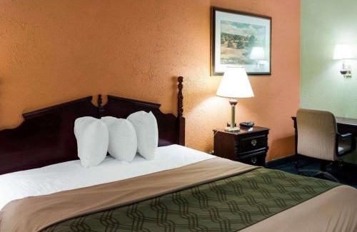 Canton Cabin | Econo Lodge Canton I-55