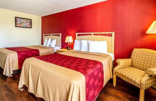 Christiansburg Cabin | Econo Lodge Christiansburg-Blacksburg I-81