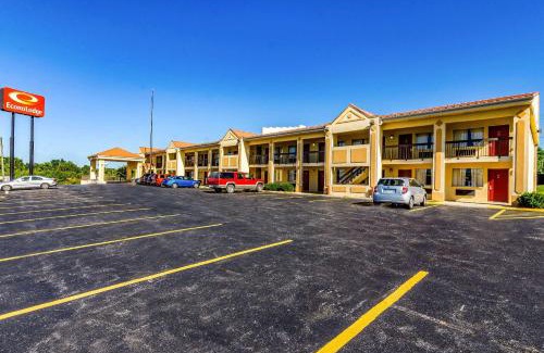 Christiansburg Cabin | Econo Lodge Christiansburg-Blacksburg I-81