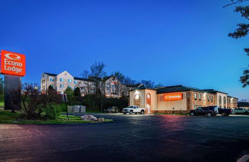 Streetsboro Cabin | Econo Lodge Cleveland Southeast - Kent