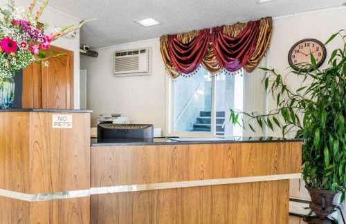 Central Colorado Springs Cabin | Econo Lodge Colorado Springs Downtown