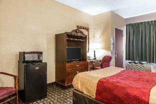 Cranston Cabin | Econo Lodge Cranston - Providence