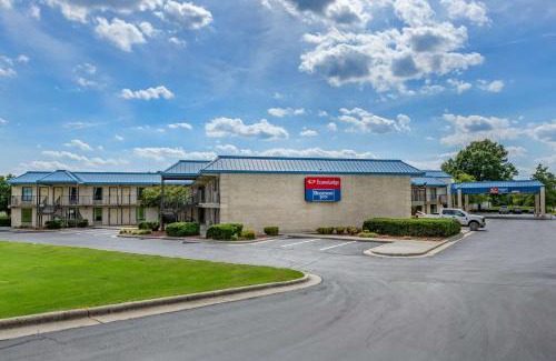 Cape Fear Cabin | Econo Lodge Fayetteville I-95
