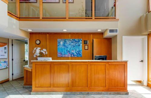 Pemberton Heights Hotel | Econo Lodge Inn & Suites