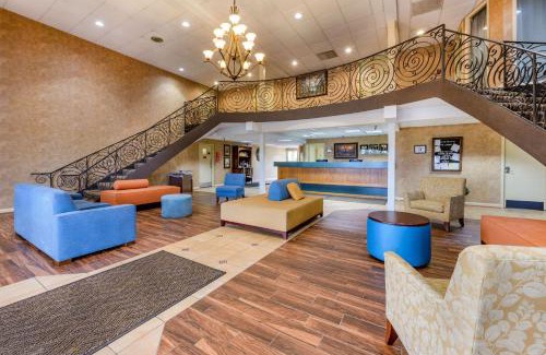 Triadelphia Hotel | Econo Lodge Inn & Suites Triadelphia - Wheeling