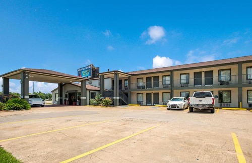 Lake Charles Cabin | Econo Lodge Lake Charles University Area