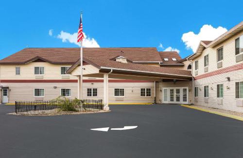 Lake Mills Cabin | Econo Lodge Lake Mills