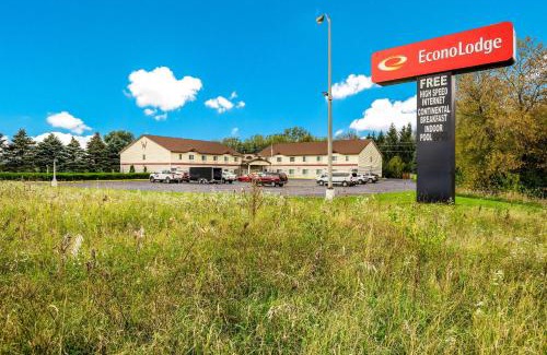 Lake Mills Cabin | Econo Lodge Lake Mills