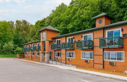 Upper Peninsula Michigan Cabin | Econo Lodge Lakeview