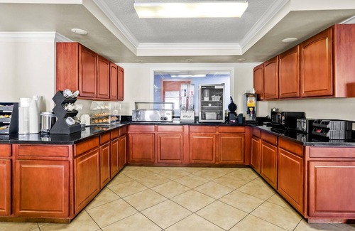 Bradley Hotel | Econo Lodge Mt. Hope - Beckley