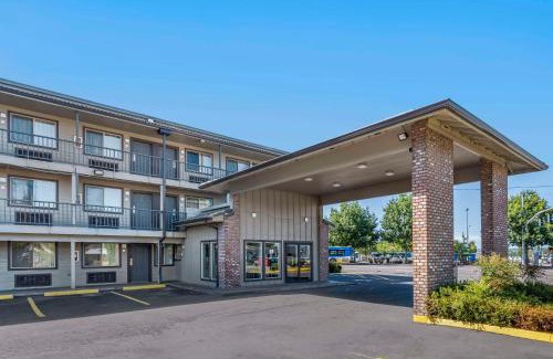 Parkrose Cabin | Econo Lodge Portland Airport