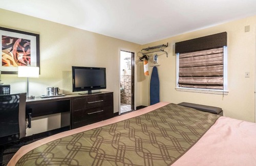 East Haven  Rutland County Hotel | Econo Lodge Rutland City near Hwy 7