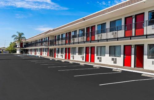 Stockton Cabin | Econo Lodge Stockton near I-5 Fairgrounds