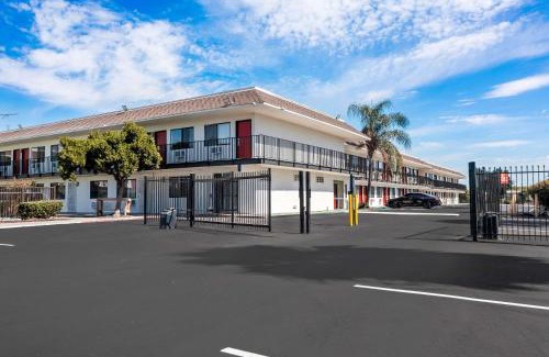 Stockton Cabin | Econo Lodge Stockton near I-5 Fairgrounds