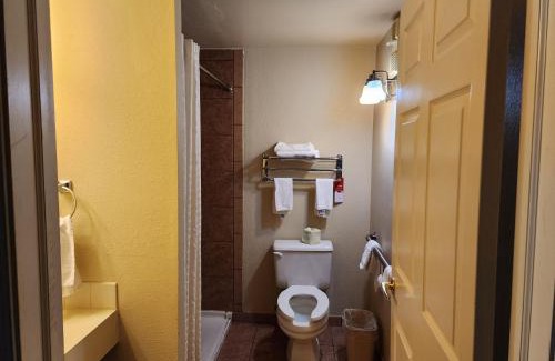 Grand Rapids Cabin | Econo Lodge & Suites Grand Rapids Airport