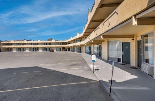 Cortland Cabin | Econo Lodge
