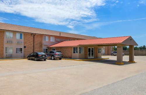 Emporia Cabin | Econo Lodge