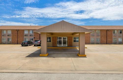 Emporia Cabin | Econo Lodge