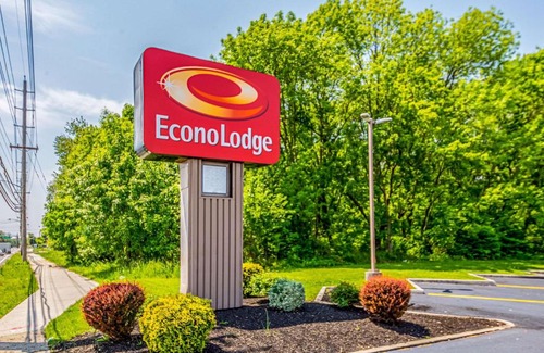 Mount Laurel Cabin | Econo Lodge