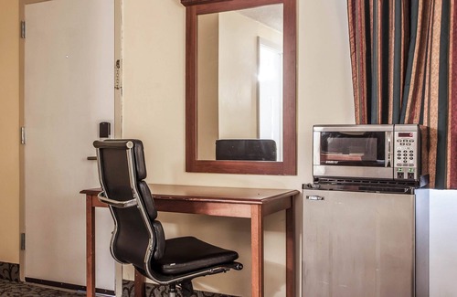 Newton Hotel | Econo Lodge