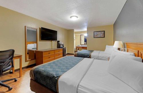 Pryor Cabin | Econo Lodge