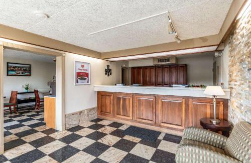 Zanesville Cabin | Econo Lodge Zanesville Downtown
