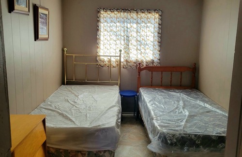 Cloyne Resort | Economy Cabin Wood End