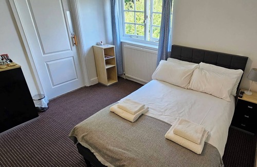 Mynydd Isa House | Economy Double Room Private Bathroom Free Wi-Fi Walk-in Shower