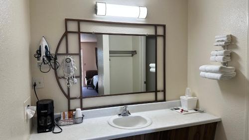 Garnett Hotel | Economy Inn