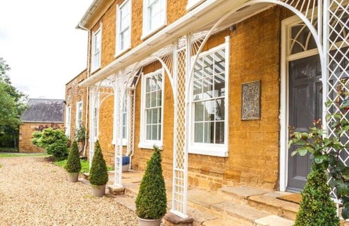 Earls Barton House | Ecton House - Exclusive Hire for up to 14 guests
