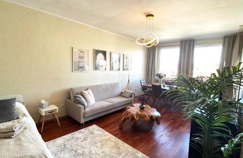 Nordstadt Apartment | ED-große, moderne Wohnung in zentraler Lage, mit Balkon, Lift und Parkplatz