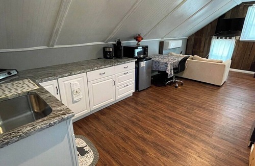 Allen Apartment | Eden Farm: Private Studio Minutes from Salisbury