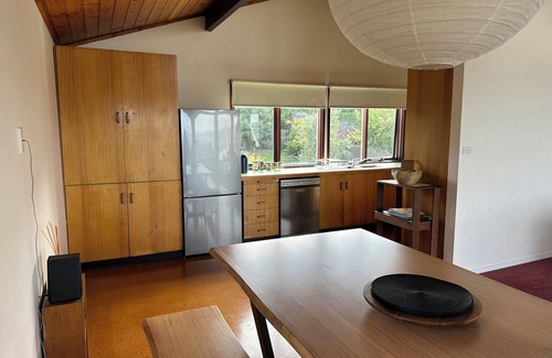 Eden House | Eden Niu – Magnificent Ocean Views and close to everything!