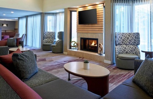 Eden Prairie Resort | Eden Prairie Getaway! Indoor Swimming Pool, Pets Are Allowed with Fee