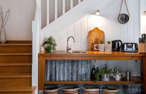 Wheatsheaf Apartment | Edessa Lodge- tranquil bush retreat 5 mins from Daylesford