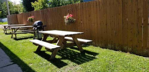Sylvan Lake Hotel | Edgewater Inn