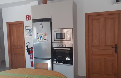 Belmonte de San Jose House | Edificio con Taller y Patio Interior, a los Márgenes de un Acogedor Pueblo