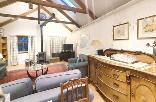 Trinity Apartment | Edinburgh 2-Bedroom Cottage with Parking - Ground Floor